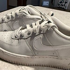Nike Air Force 1 LV8